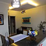LINDO APTO COM PISCINA, SAUNA, SALÃO DE JOGOS, WIFI, AR CONDICIONADO e SACADA GOURMET NO ITAGUA